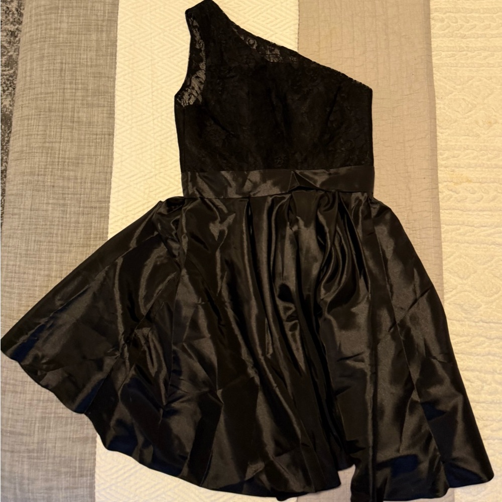 Elegant Black One-Shoulder Dress